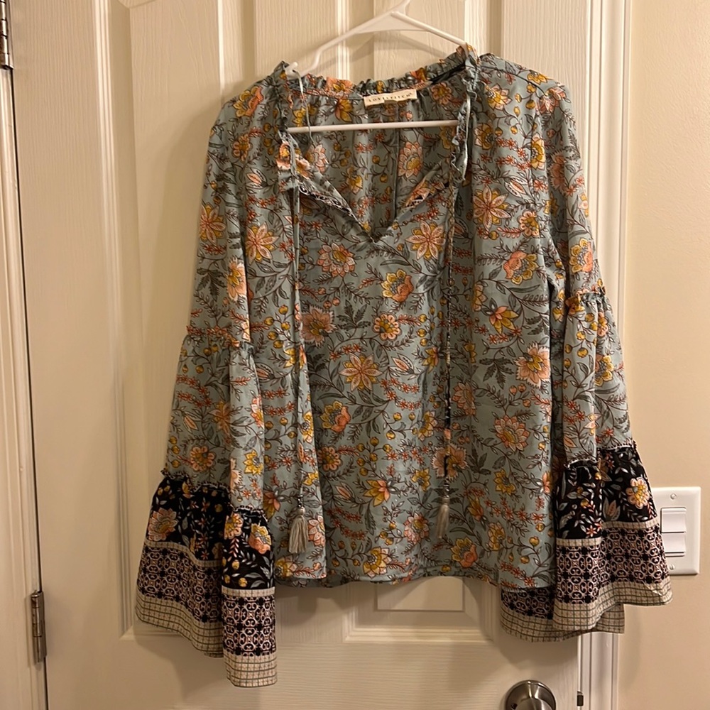 Floral blouse. Size large. Love stitch.